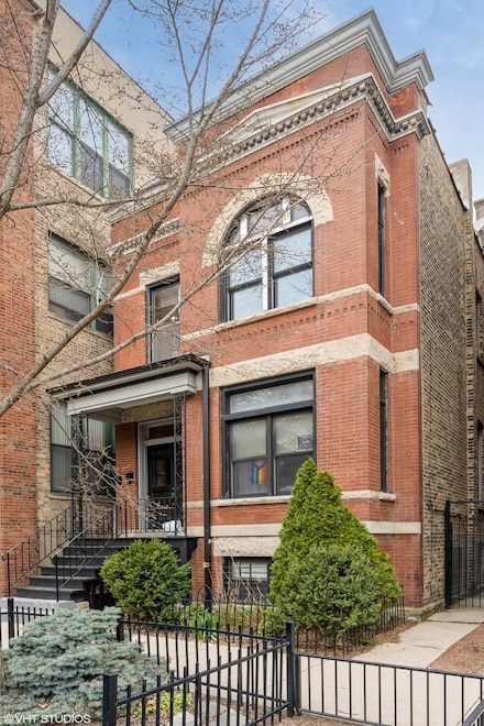1120 W Newport Ave, Chicago, IL 60657