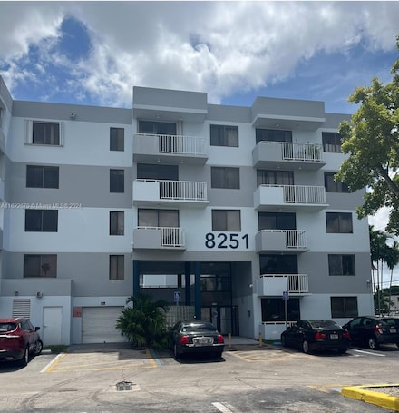 8251 NW 8th St Unit 418, Miami, FL 33126