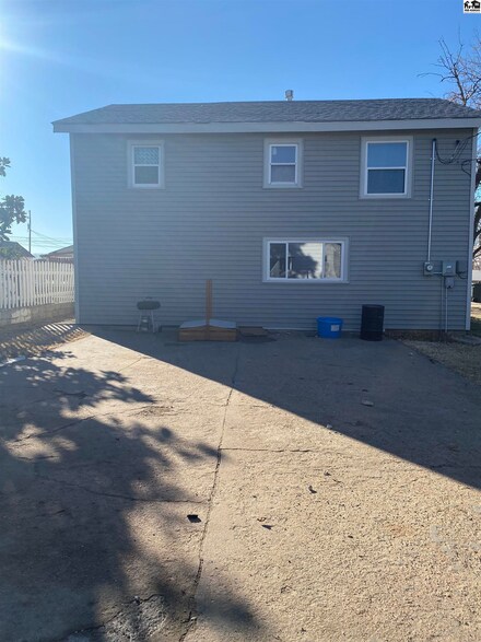 807 W 6th St, Pratt, KS 67124