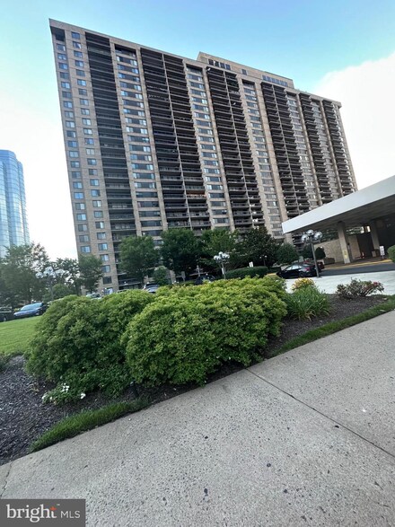 3705 S George Mason Dr Unit 102-S, Falls Church, VA 22041