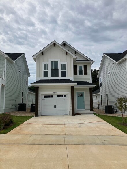 3695 Meadow Vista Ln, Tallahassee, FL 32308