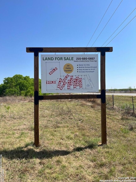 40 N Foster Rd, Pleasanton, TX 78064