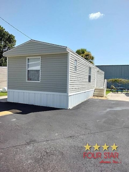 109 Cancun Ln, Daytona Beach, FL 32117
