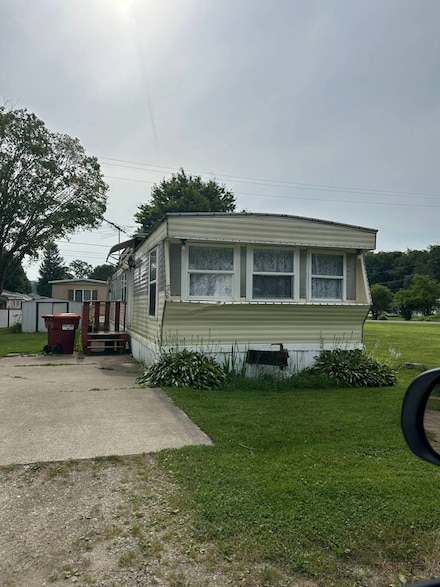 9445 Sunshine Ln, Wattsburg, PA 16442