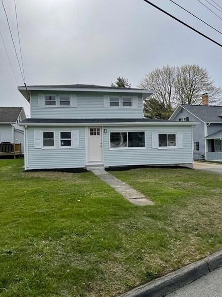 31 Manhattan Ave, Fairhaven, MA 02719