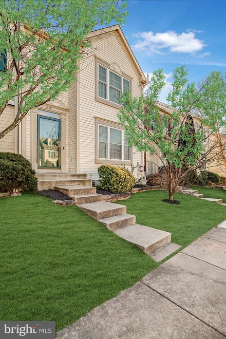 6007 Raina Dr, Centreville, VA 20120
