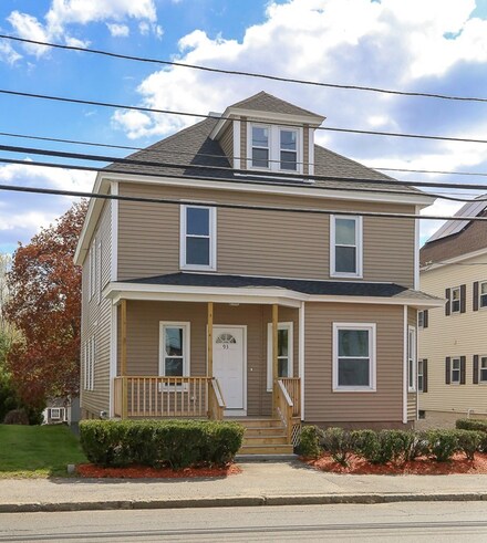 93 Moore St, Lowell, MA 01852