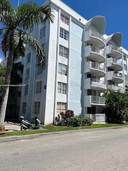 498 NW 165th St Unit D-407, Miami, FL 33169