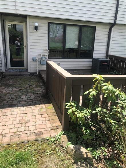 102 Natick Cir, Camillus, NY 13031