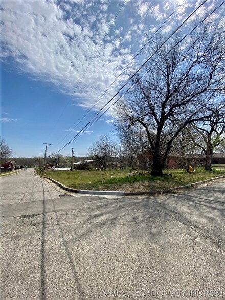 1845 N Trenton Ave, Tulsa, OK 74106
