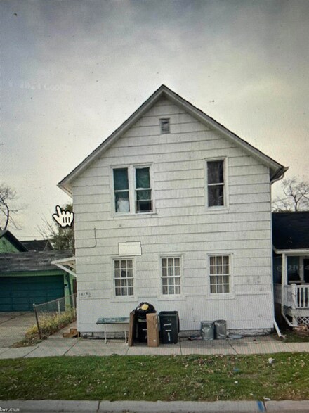 815 Saint Clair St, Port Huron, MI 48060