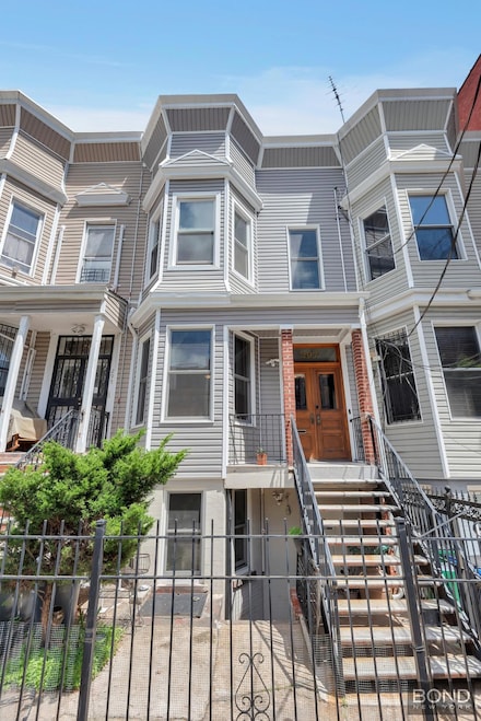 297 E 163rd St, Bronx, NY 10451