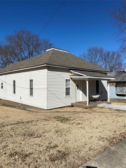 2 Theodore St, Park Hills, MO 63601