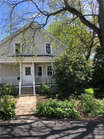 86 Adelaide Ave, Warwick, RI 02886