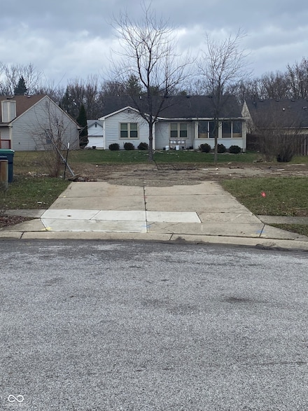 10024 Park Glen Ct, Indianapolis, IN 46229