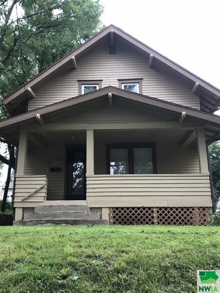 1708 S Helen St, Sioux City, IA 51106