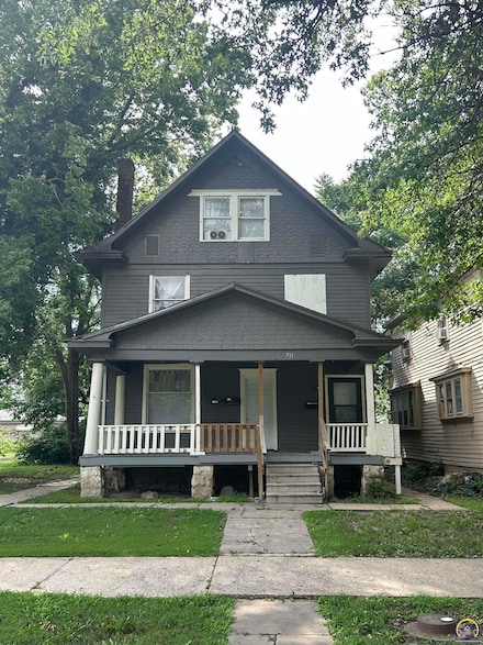 711 SW Buchanan St, Topeka, KS 66606
