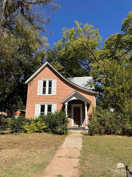 1006 NW 3rd St, Abilene, KS 67410