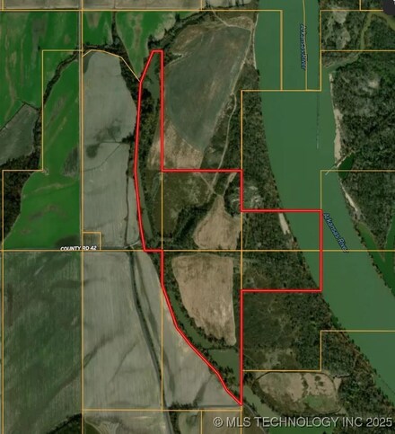 42 County Rd, Spiro, OK 74959