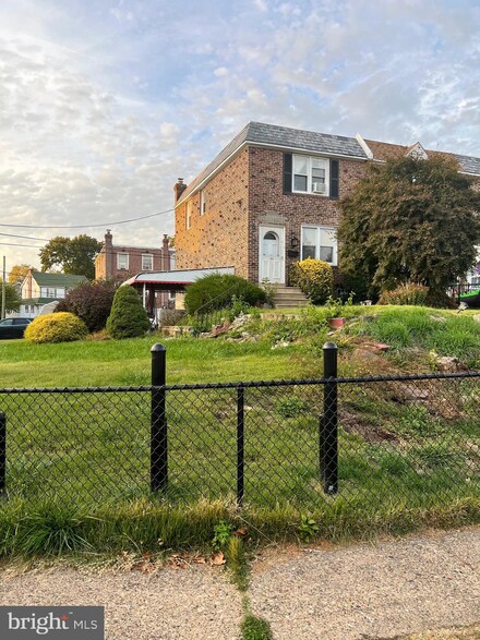 521 Pine St, Glenolden, PA 19036
