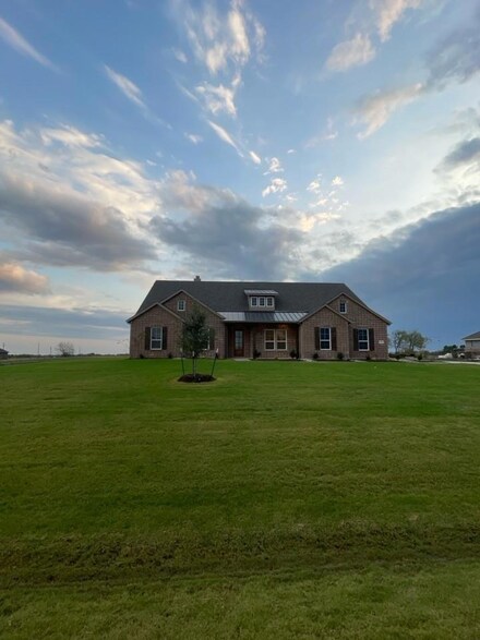 445 Brown Rd, Leonard, TX 75452