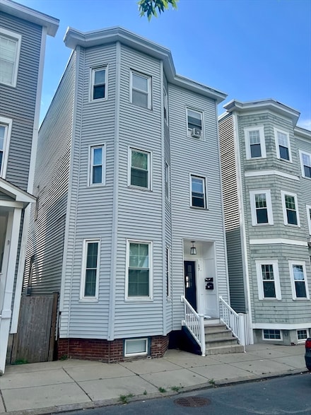 17 M St, Boston, MA 02127