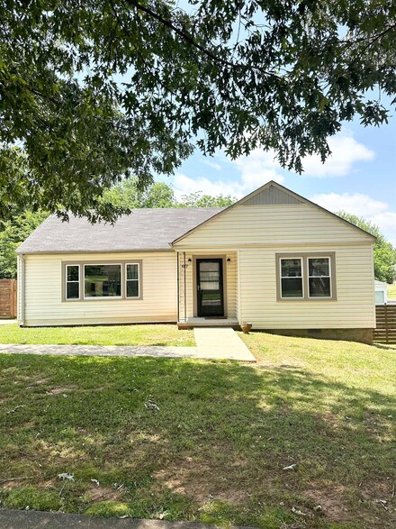 467 N Locust St, Florence, AL 35630