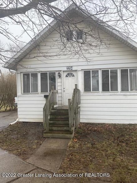 2204 E Grand River Ave, Lansing, MI 48912