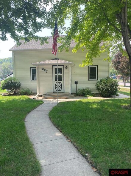 227 227 Garden N, New Ulm, MN 56073