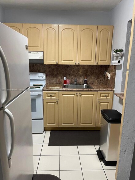 1225 W 35th St Unit 21A, Hialeah, FL 33012