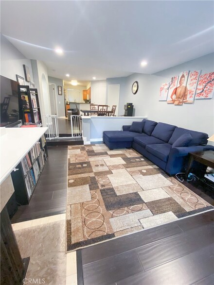 25323 Pine Creek Ln, Wilmington, CA 90744