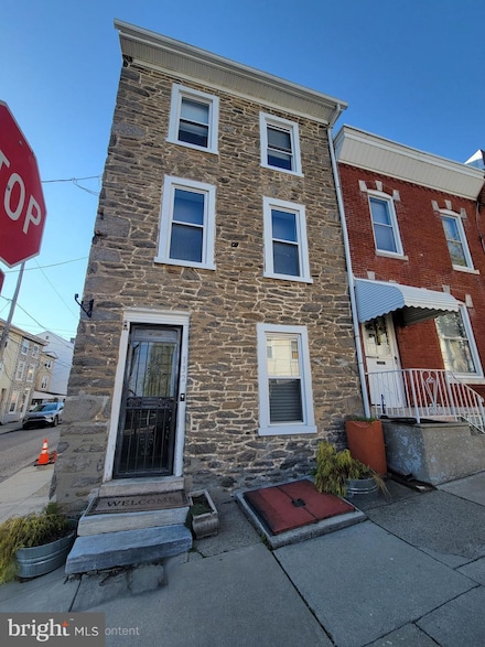 132 Jamestown St, Philadelphia, PA 19127