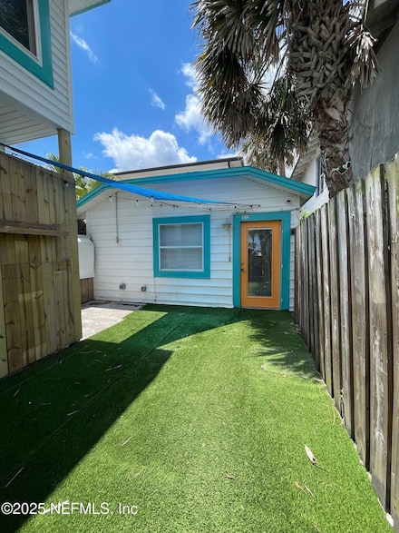 590 1st St S Unit REAR COTTAGE, Jacksonville Beach, FL 32250