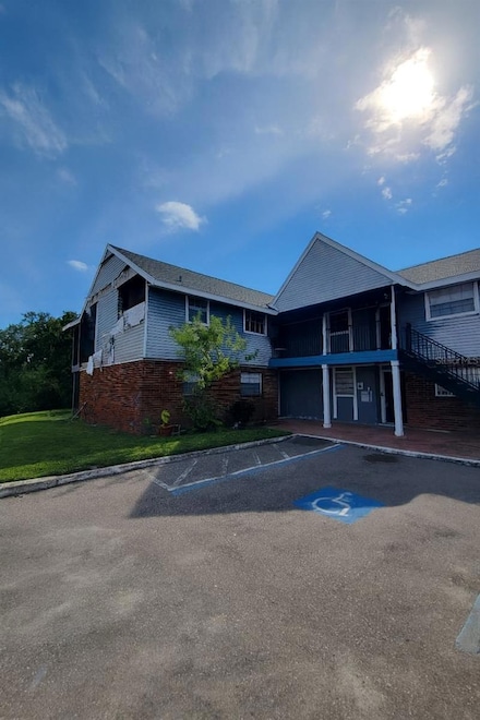 200 Country Club Dr Unit 1302, Largo, FL 33771