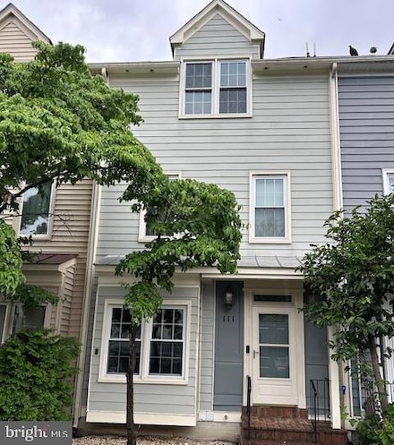 111 River Rd, Occoquan, VA 22192