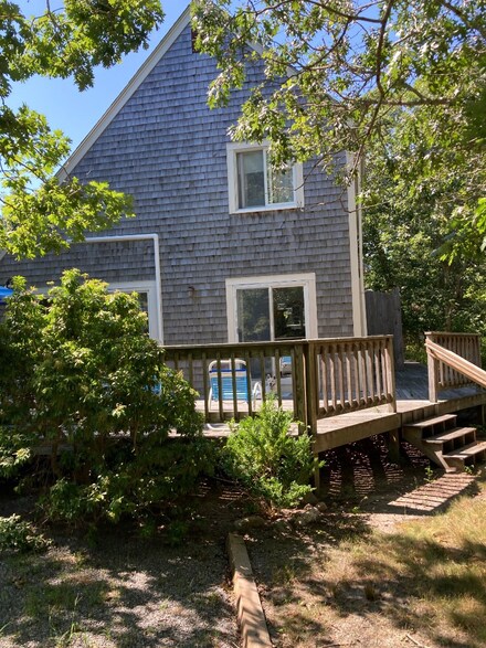 4 Lauras Way, Edgartown, MA 02539