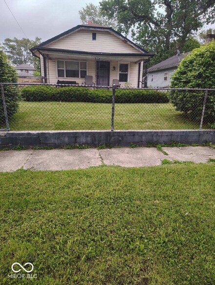 2037 Houston St, Indianapolis, IN 46218