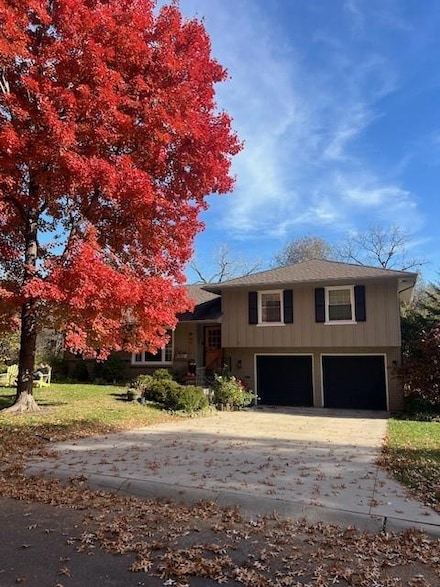 9911 Floyd St, Overland Park, KS 66212