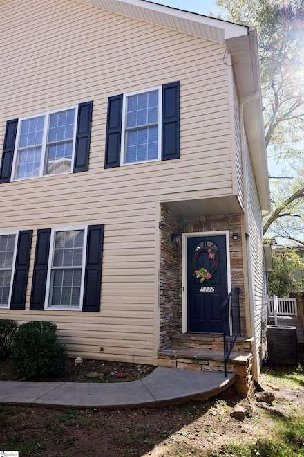 1132 E Lee Rd, Taylors, SC 29687