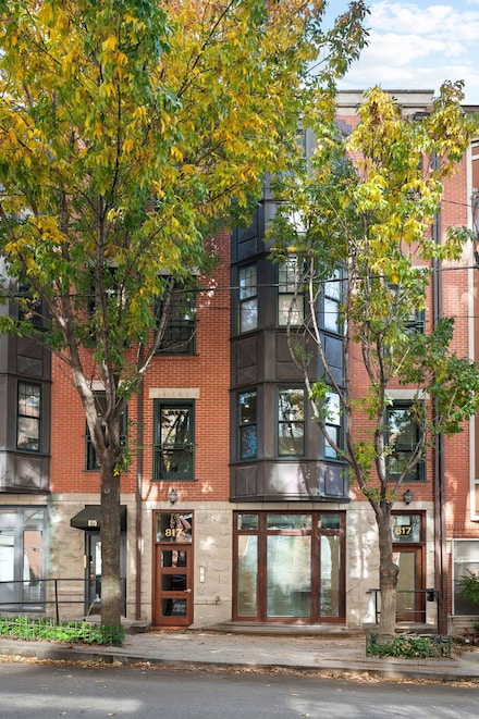 817 W Superior St Unit 2, Chicago, IL 60642