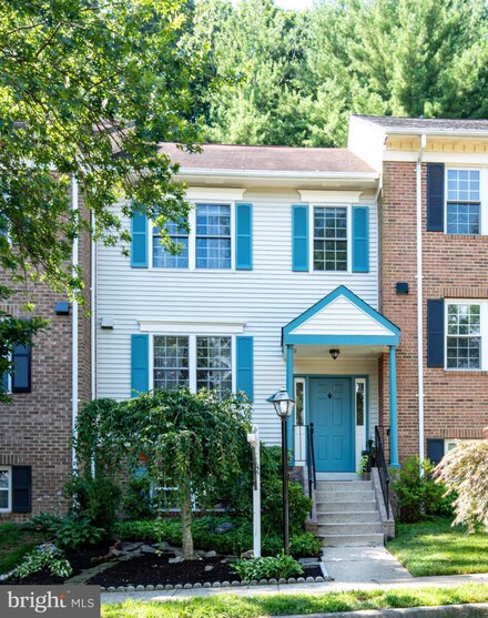 6015 Heatherwood Dr, Alexandria, VA 22310