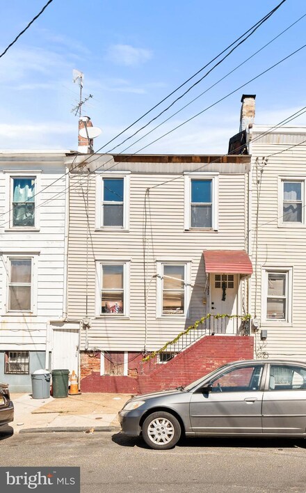 433 Pine St, Camden, NJ 08103