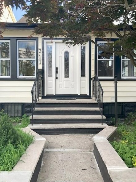 711 74th St, North Bergen, NJ 07047