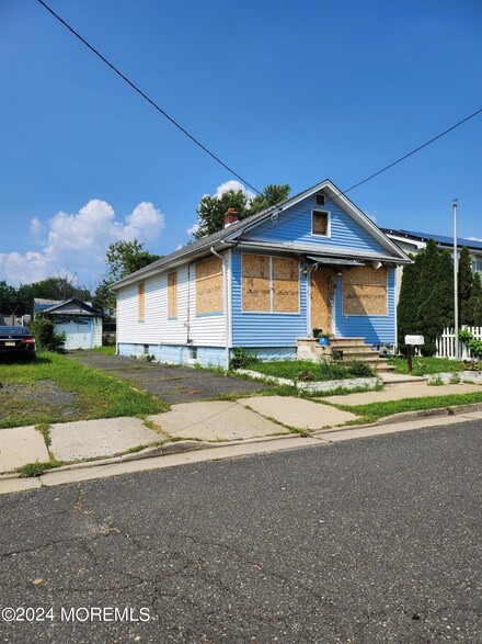 641 Morningside Ave, Union Beach, NJ 07735