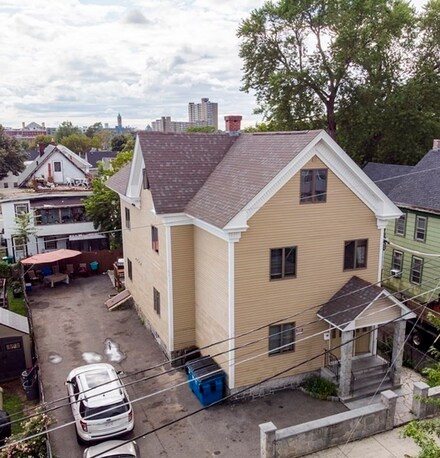 34 W 6th St, Lowell, MA 01850