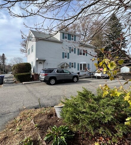 5 Kensington Ave, Methuen, MA 01844