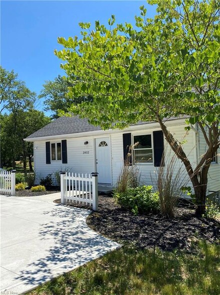 2832 E Turkeyfoot Lake Rd, Uniontown, OH 44685