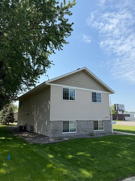 2434 1st St S, Saint Cloud, MN 56301