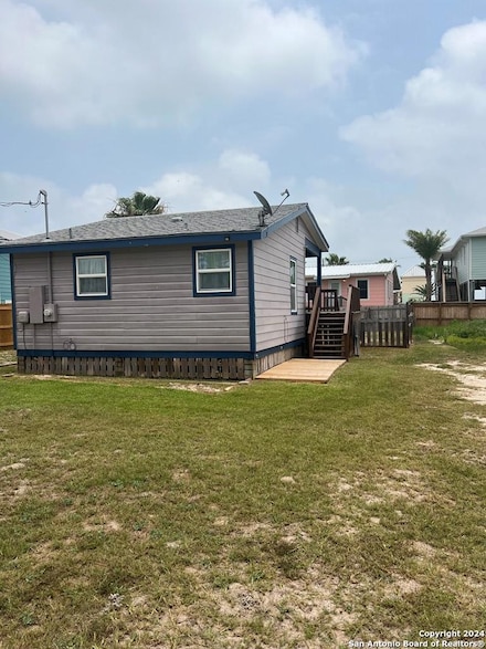 820 S Magnolia St, Rockport, TX 78382