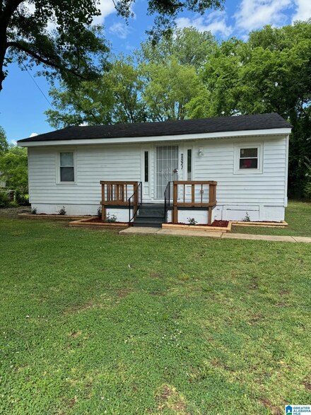 2521 21st St N, Bessemer, AL 35023